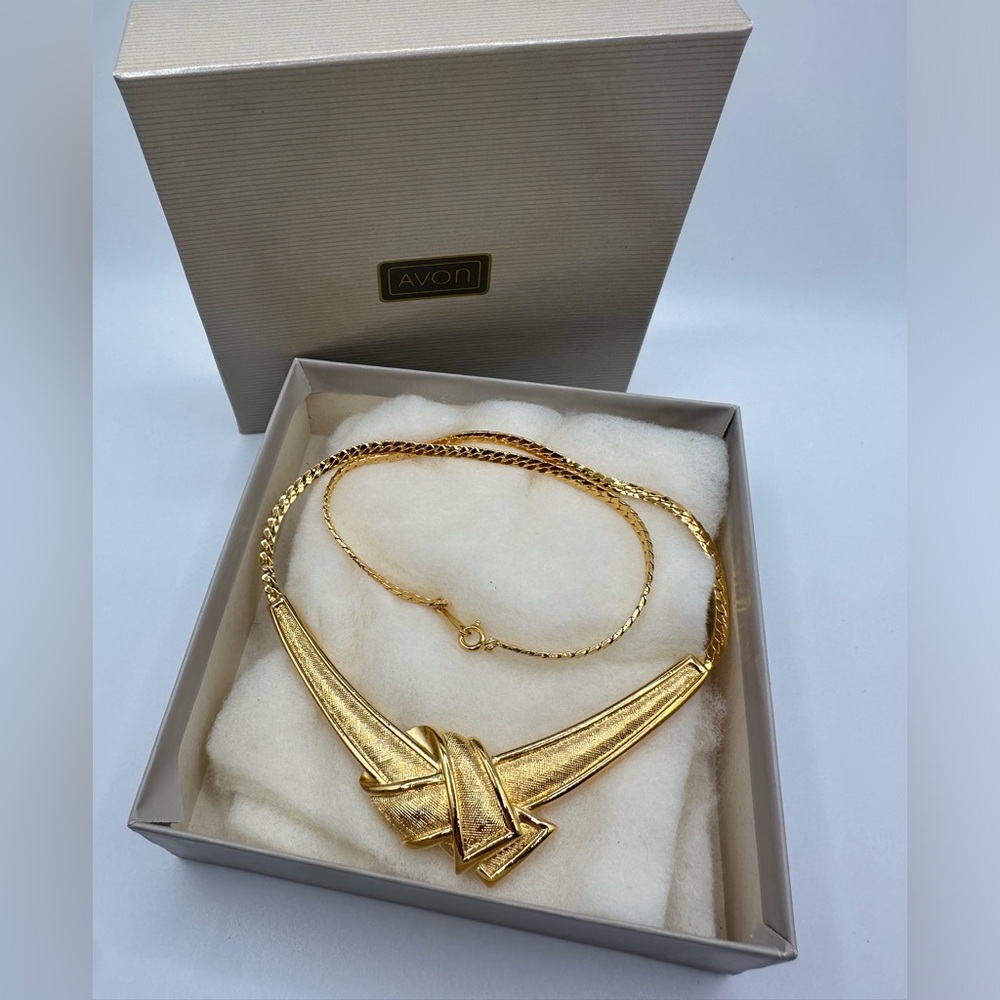 Vintage Avon Gold-Tone Knot Necklace
